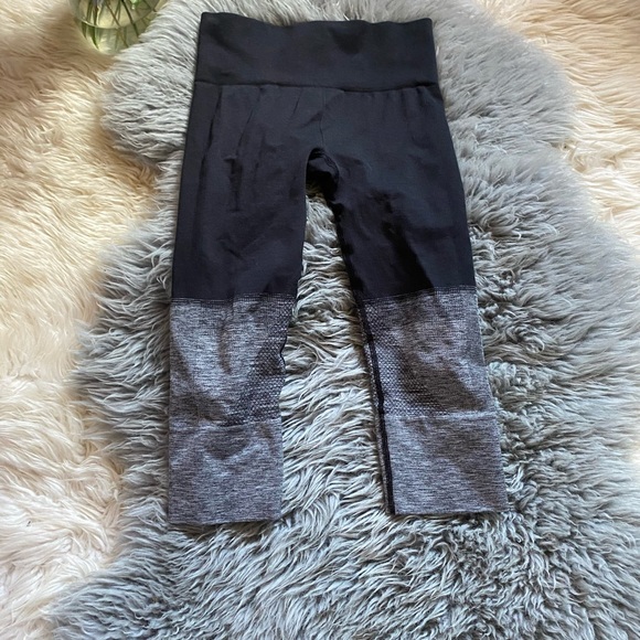 Lululemon Seamless Cropped Leggings - Picture 6 of 13